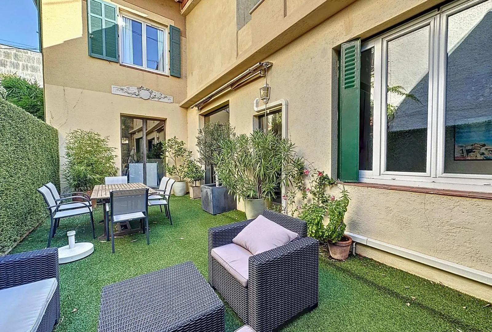 3-Bedroom House With Terrace 5 Minutes Walking From La Croisette カンヌ シャレー